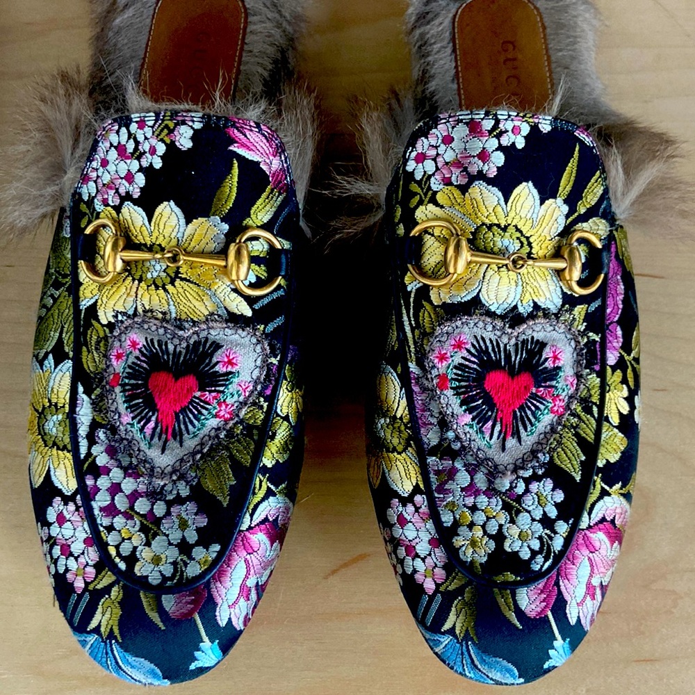 Brand new hardly worn maybe twice!!!